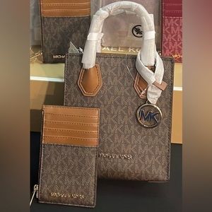 NWT Brand New Michael Kors Mercer with Matching Card Case Wallet.